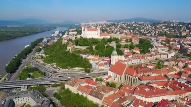 Bratislava Kasteel uitzicht vanuit de lucht — Stockvideo