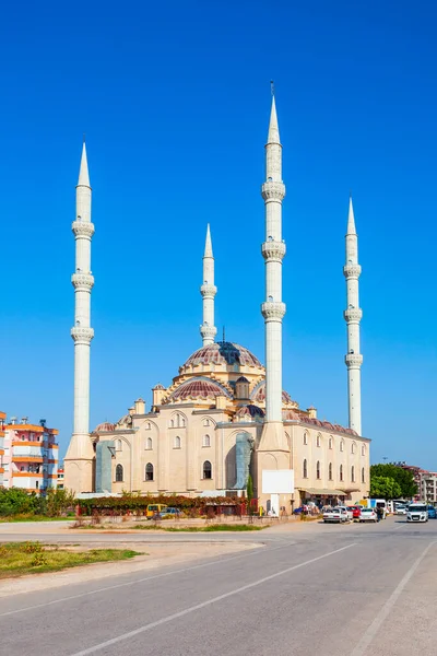 Merkez Kulliye Cami或Manavgat中央清真寺是土耳其安塔利亚地区最大的清真寺 — 图库照片
