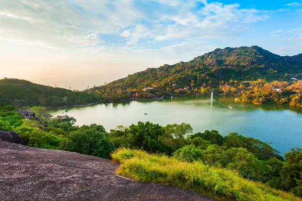 阿布山和中木湖鸟瞰全景 阿布山站是印度拉贾斯坦邦的一个山站 — 图库照片