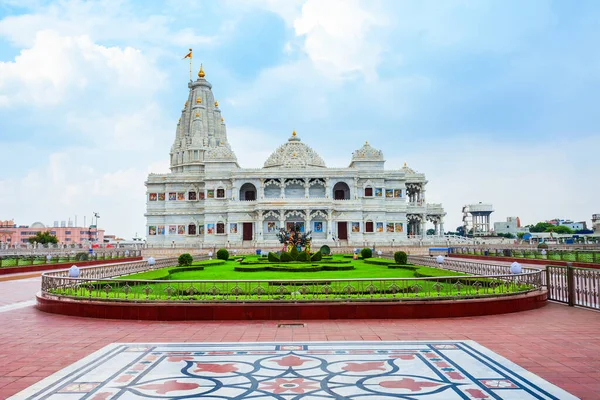 プリム マンディル Prem Mandir インドのウッタル プラデーシュ州マトゥラ市近郊のヴリンダヴァーンにあるシュリ クリシュナに捧げられたヒンドゥ教の寺院 — ストック写真
