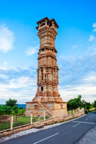 Kirti Stambh的意思是名塔是印度拉贾斯坦邦Chittorgarh市Chittor堡的一座纪念碑塔 — 图库照片