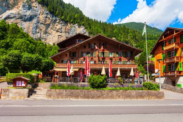 Maisons Traditionnelles Locales Dans Village Lauterbrunnen Dans District Interlaken Dans — Photo