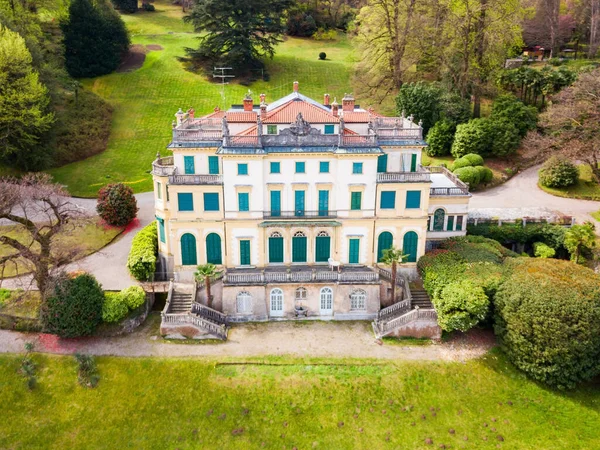 Pallavicino别墅在意大利北部Lago Maggiore湖畔的Stresa镇建造空中全景 — 图库照片