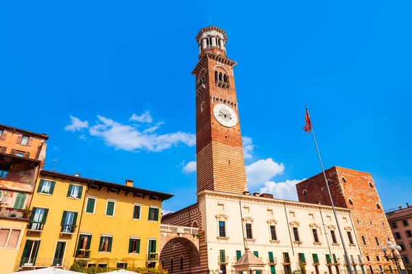 Torre Dei Lamberti Tornet Piazza Delle Erbe Torget Verona Veneto — Stockfoto