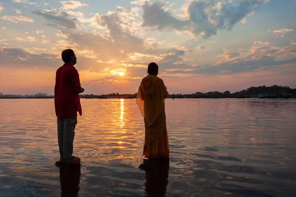 Vrindavan India September 2019 Unidentified Pilgrims Praying Yamuna River Vrindavan — Stock Photo, Image