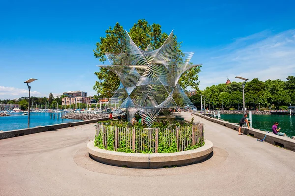 Lausanne Suiza Julio 2019 Ouverture Monde Escultura Acero Inoxidable Apertura —  Fotos de Stock