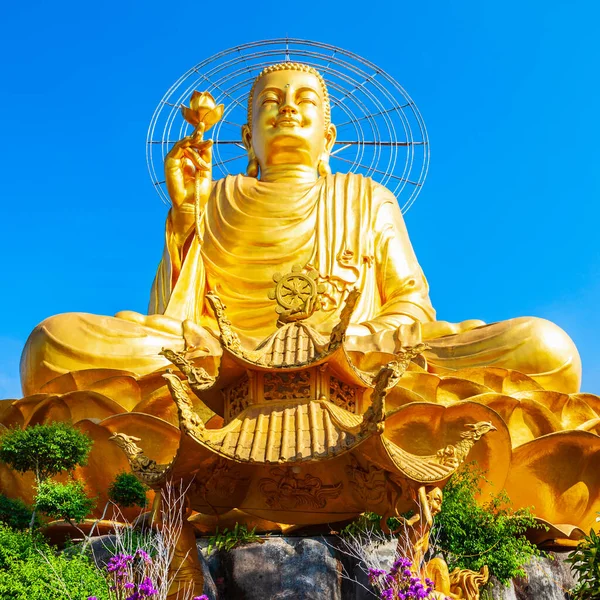 Zlatý Buddha Socha Nebo Thien Vien Van Hanh Městě Dalat — Stock fotografie