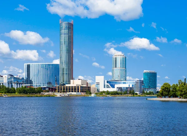 Yekaterinburg Skyline Centro Ciudad Río Iset Ekaterinburg Cuarta Ciudad Más — Foto de Stock