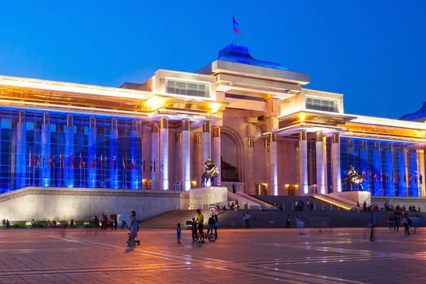 Geceleri Hükümet Sarayı Nda Moğolistan Başkenti Ulaanbaatar Chinggis Meydanı Nın — Stok fotoğraf
