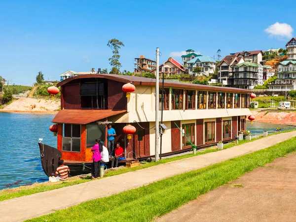 Nuwara Eliya格雷戈里湖的游艇 格雷戈里湖 Lake Gregory 是斯里兰卡努瓦拉埃利亚茶城中心的一座水库 — 图库照片