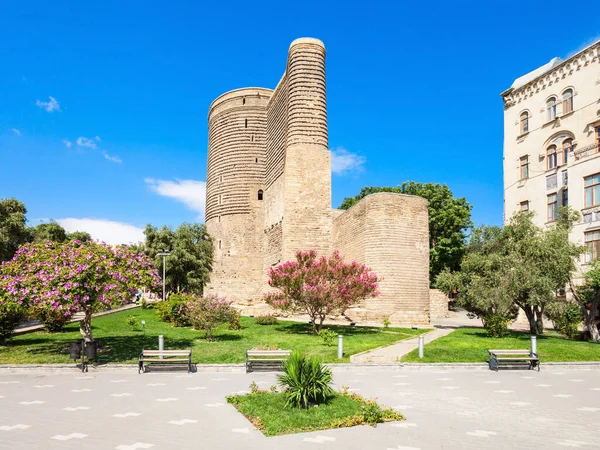メイデンタワーはまた アゼルバイジャンのバクーの旧市街に位置するジズ ガラシとして知られています 乙女タワーは城壁都市の一部として12世紀に建てられました — ストック写真