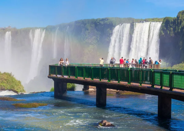 Iguazu Argentina Mayo 2016 Turistas Identificados Las Cataratas Del Iguazú —  Fotos de Stock