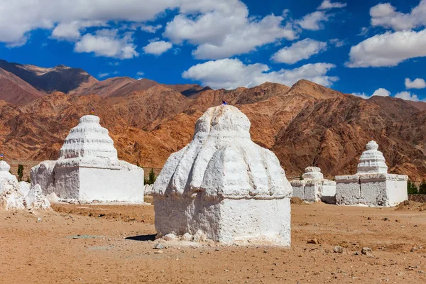 Stupa Bianche Monastero Shey Monastero Buddista Stile Tibetano Nel Villaggio — Foto Stock