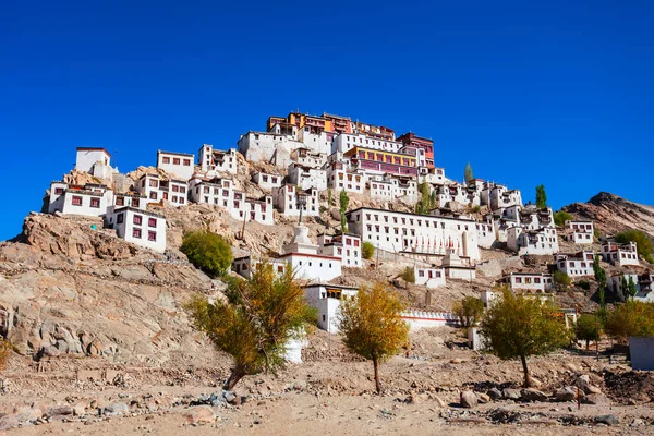 Thikse Gompa或Thiksey修道院 Thikse Gompa或Thiksey Monastery 是印度北部拉达赫附近Thiksey的一个Tibetan佛教修道院 — 图库照片