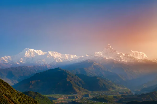 ネパール ポカラのヒマラヤ山脈でSarangkot丘の視点からのAnnapurna大規模な空中パノラマビュー — ストック写真