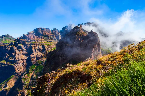 Pico Arieiro Pico Ruivo Trek Mysty Landscape Madeira Island Portugal — стокове фото