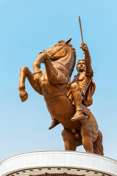 Guerrero Una Estatua Caballo Centro Plaza Macedonia Ciudad Skopje Macedonia —  Fotos de Stock