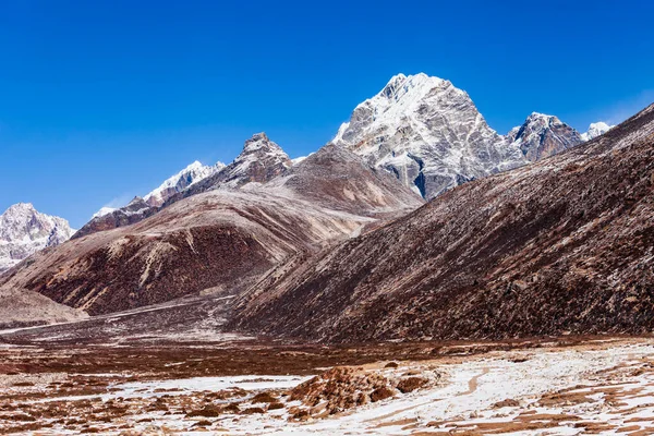 尼泊尔喜马拉雅珠穆朗玛峰地区的Lobuche山区景观 — 图库照片