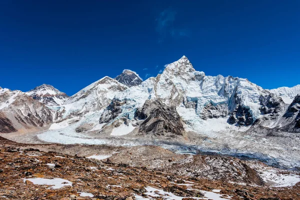 尼泊尔Khumbu的Everest Nuptse和Lhotse山或喜马拉雅的Everest地区 — 图库照片