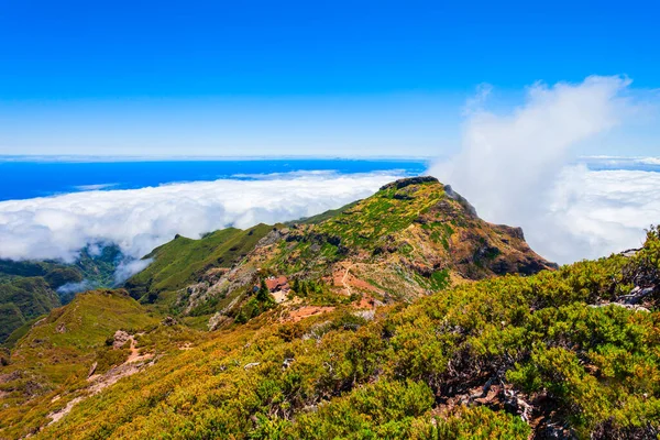 Pico Arieiro Pico Ruivo Trek Mysty Landscape Portuguese Madeira Island — 스톡 사진