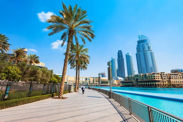 Paseo Cerca Torre Burj Khalifa Dubai Mall Ciudad Dubai Emiratos — Foto de Stock