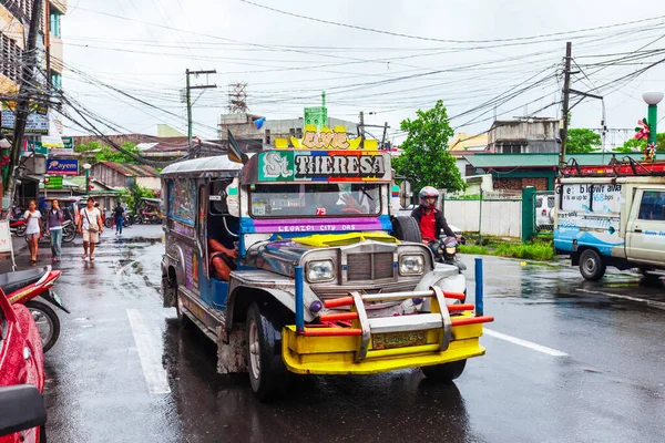 Manila Philippines Февраля 2013 Года Джипни Популярны Филиппинах Сделаны Старых — стоковое фото