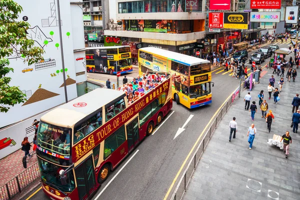 2013年3月19日 香港で2階建ての観光バスツアーを開催します バスは中国の香港市内で人気の公共交通機関です — ストック写真
