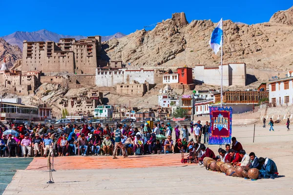Leh India Wrzesień 2013 Niezidentyfikowani Muzycy Grający Perkusji Ladakh Festival — Zdjęcie stockowe