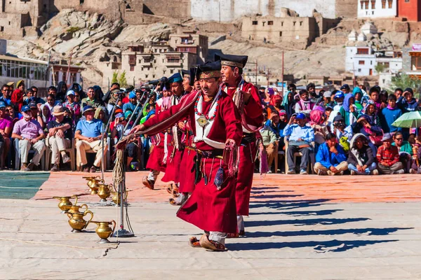 Leh India September 2013 Oidentifierade Människor Dansar Traditionella Etniska Kläder — Stockfoto