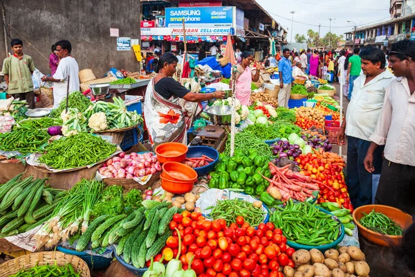 インドのGoa エイプリル社2012年6月6日 インドの地元市場における果物と野菜 — ストック写真