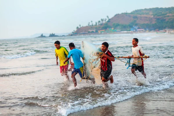 Goa India Noviembre 2011 Pescadores Que Regresan Del Mar Con — Foto de Stock