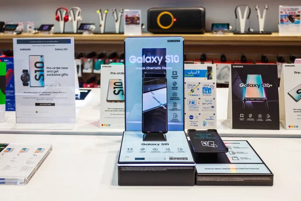 Дубай Оаэ Февраля 2019 Года Смартфон Samsung Galaxy S10 Магазине — стоковое фото