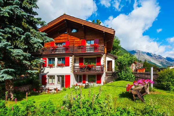 Maisons Traditionnelles Locales Dans Centre Ville Zermatt Dans Canton Valais — Photo
