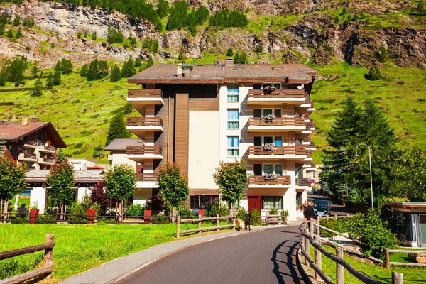 Maisons Traditionnelles Locales Dans Centre Ville Zermatt Dans Canton Valais — Photo