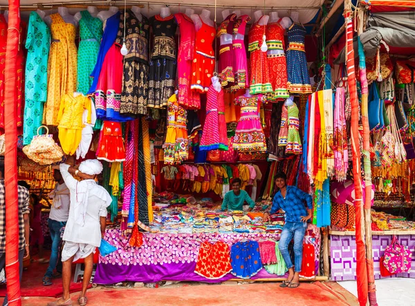 Delhi India September 2019 Liten Butik Med Indiska Färgglada Klänningar — Stockfoto