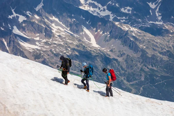 Chamonix Γαλλια Ιουλιου 2019 Ανώνυμοι Ορειβάτες Που Πηγαίνουν Στο Βουνό — Φωτογραφία Αρχείου