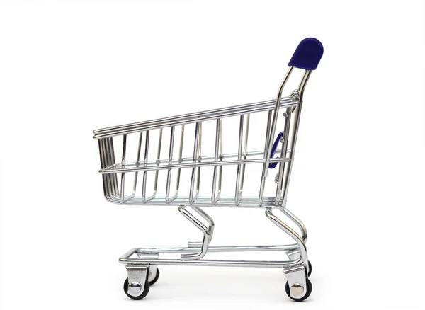 Beyaz arka planda alışveriş arabası