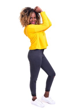 Stüdyo çekim silah kaldırdı ile çok mutlu bir Afrika kadın