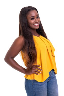 güzel genç Afrikalı kadın üzerinde beyaz izole poz