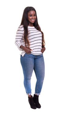 güzel genç Afrikalı kadın üzerinde beyaz izole poz