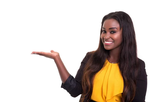 Krásná Africká Obchodní Žena Prezentovat Váš Produkt Izolované Nad Bílá — Stock fotografie