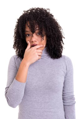 Beyaz bir arka plan üzerinde izole çok sürpriz bir kadın