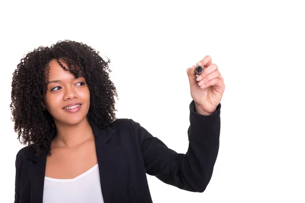 Schöne Afrikanische Geschäftsfrau Schreibt Mit Filzstift Auf Virtuellem Bildschirm — Stockfoto