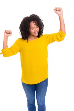 Çok mutlu bir Afrikalı kadın kolları olan stüdyo çekim izole üzerinde beyaz arka plan ortaya çıkar.