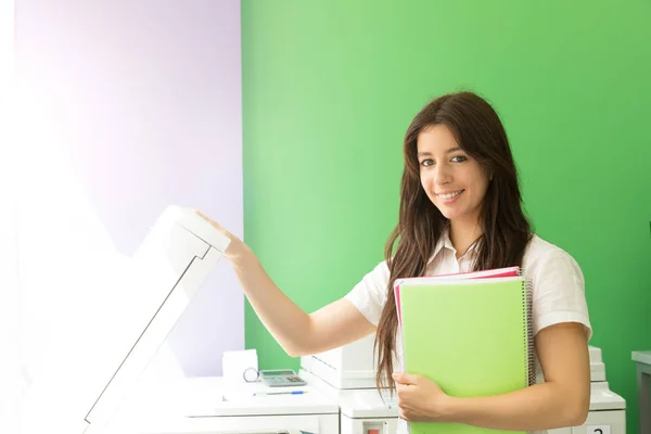 Young Student Copy Center Taking Some Copies Her Final Exams — Stock Photo, Image