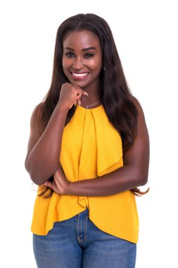 güzel genç Afrikalı kadın üzerinde beyaz izole poz