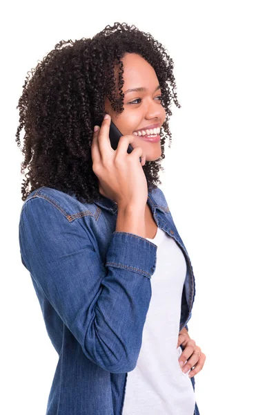 Unga Vackra Afrikanska Kvinnan Telefonen Isolerade Över Vit Bakgrund — Stockfoto