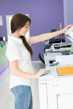 genç öğrenci final sınavları için bazı kopya alma kopyalama merkezi 