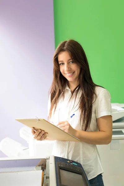 Young Student Copy Center Taking Some Copies Final Exams — Stock Photo, Image