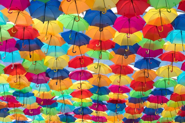 Sacco Ombrelli Colorano Cielo Nella Città Agueda Portogallo — Foto Stock